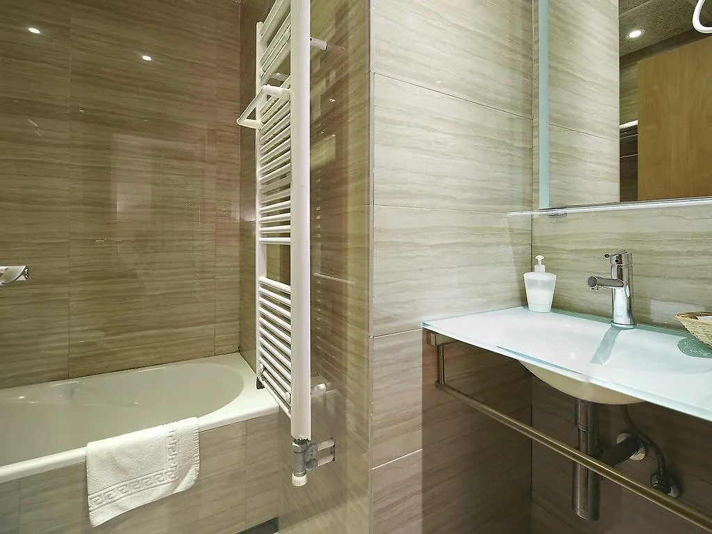 Hostal House Barcelona 2*,  Spain