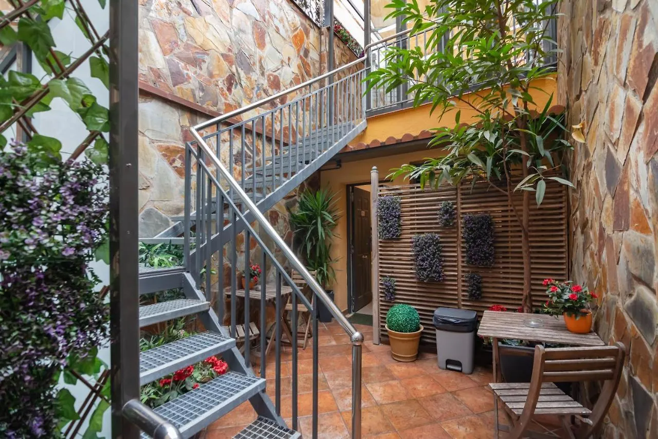 Hostal House Barcelona 2*,  Spain